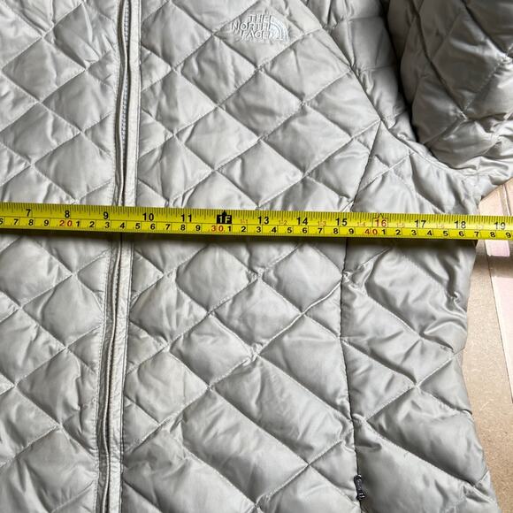 North Face Women's 550 Series Down Fill Puffer Jacket Medium - Picture 5 of 10